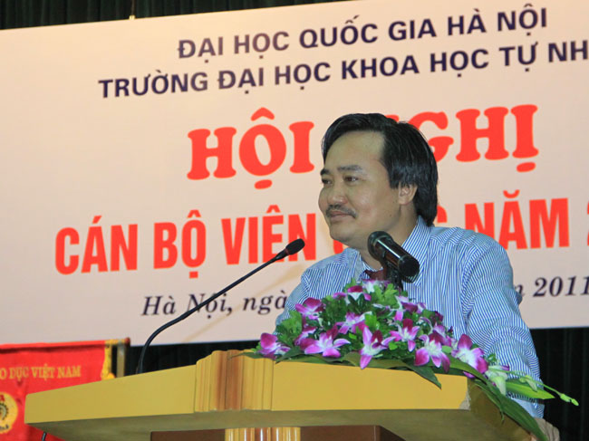 PGS.TS Phùng Xuân Nhạ - Phó Giám đốc Thường trực ĐHQGHN - phát biểu chỉ đạo